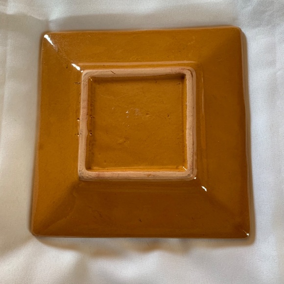 Set of 2 Beautiful Vintage Decorative Plates in Brown, Black and White! - Picture 5 of 5